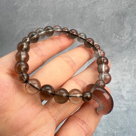 【ガウリシャンカール産】天然ヒマラヤスモーキークォーツ"勾玉"デザインブレスレット/GauriShankar Himalayan Smoky Quartz "Magatama"Bracelet