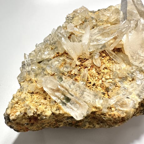 ガネッシュヒマール産リモナイトインヒマラヤ水晶クラスター  Ganesh Himal Limonite in Himalayan Quartz Cluster