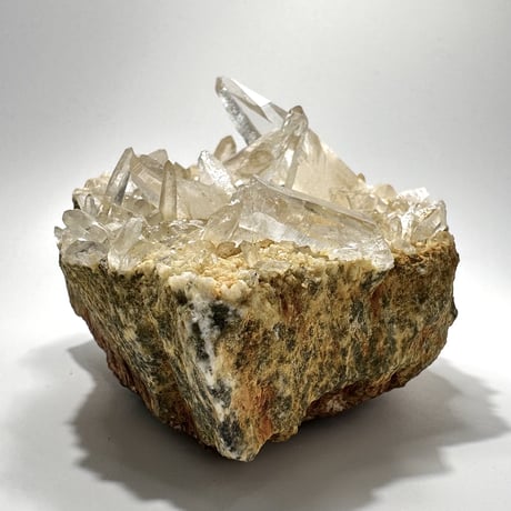 ガネッシュヒマール産リモナイトインヒマラヤ水晶クラスター  Ganesh Himal Limonite in Himalayan Quartz Cluster