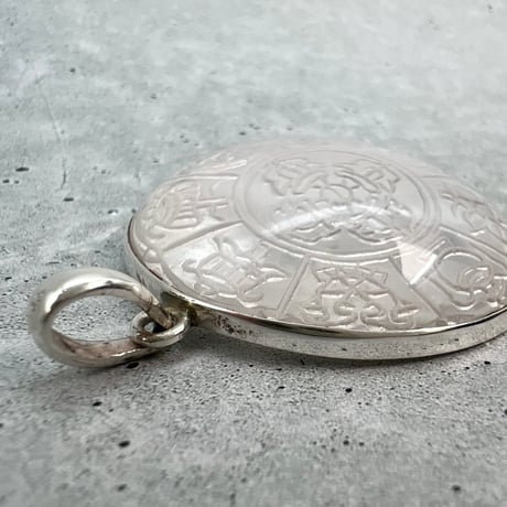 【ガネッシュヒマール産】天然ヒマラヤ水晶アスタマンガルS/Vペンダントトップ/Ganesh Himal "Ashtamangala" Pendant Top