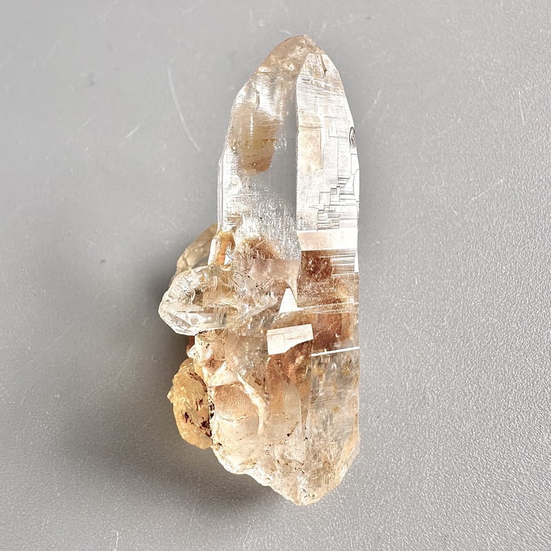 ガネッシュヒマール産リモナイトインヒマラヤ水晶 ミニポイント 