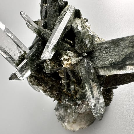 ガネッシュヒマール産クローライト&リモナイト入り天然ヒマラヤ水晶 クラスター③ Ganesh Himal  Chlorite&Limonite in Himalayan Quartz Cluster