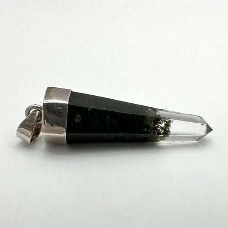 【ガネッシュヒマール産】天然クローライトインヒマラヤ水晶ペンダントトップ/Ganesh Himal Chlorite in Himalayan Quartz Pendant Top