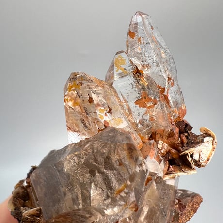 【ガネッシュヒマール産】"リモナイト&雲母"付き天然ヒマラヤ水晶クラスター/Ganesh Himal "Limonite&Maica"inHimalayan Quartz  Cluster