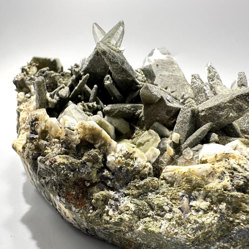 ガネッシュヒマール産クローライトインヒマラヤ水晶クラスター Ganesh