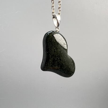 【ガネッシュヒマール産】クローライトイン天然ヒマラヤ水晶"ハート型ペンダントトップ"/Ganesh Himal Chlorite in "Heat Pendant Top"
