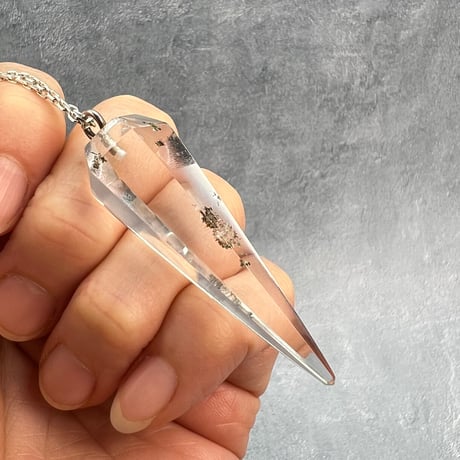 【ガネッシュヒマール産】天然ヒマラヤ水晶"手磨き加工"6角錐ペンデュラムペンダントトップ/Ganesh Himal Himalayan Quartz Pendulum Pendant Top