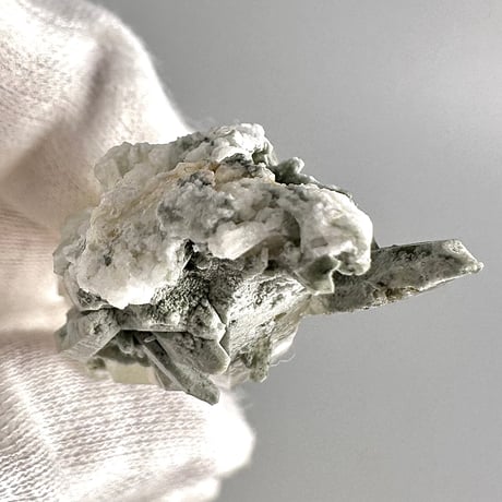 【ガネッシュヒマール産】アクチノライト&クローライトイン天然ヒマラヤ水晶ミニポイント"UU"/Ganesh Himal Actinolite&Chlorite in Himalayan Quartz