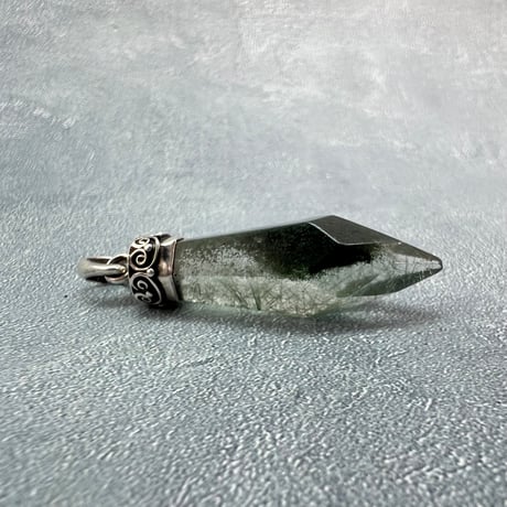 【ガネッシュヒマール産】アクチノライト&クローライト天然ヒマラヤ水晶ペンダントトップ⑥/Ganesh Himal Actinorite in Himalayan Quartz Pendant Top