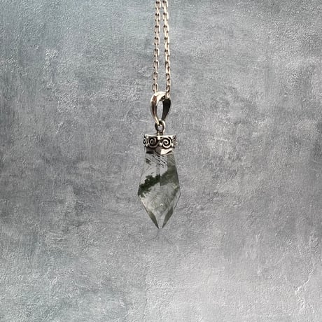 【ガネッシュヒマール産】アクチノライト&クローライト天然ヒマラヤ水晶ペンダントトップ①/Ganesh Himal Actinorite in Himalayan Quartz Pendant Top