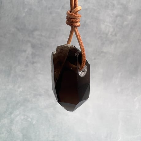【ガウリシャンカール産】天然ヒマラヤスモーキークォーツ革紐ペンダント②/GauriShankar Himalayan Smoky Quartz Pendant