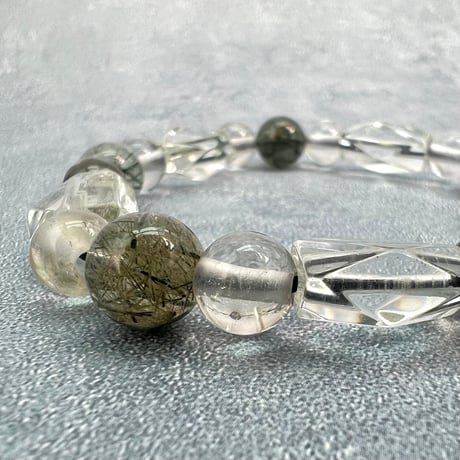 【デザインブレスレット】カイラス産×ガネッシュヒマール産ヒマラヤ水晶ビーズ/Kailash×Ganesh Himal Actinolite in Himalayan Quartz