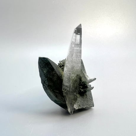 【ガネッシュヒマール産】クローライトイン天然ヒマラヤ水晶ミニクラスター/Ganesh Himal  Chlorite in Himalayan Quartz Mini Cluster