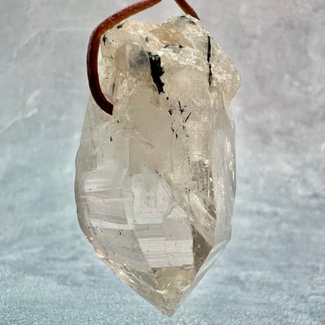 【カイラス産】天然ヒマラヤ水晶革紐付きペンダント/Kailash Himalayan Quartz Pendant