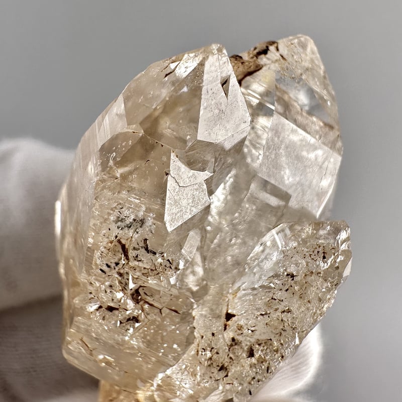 ガネッシュヒマール産リモナイトインヒマラヤ水晶 ミニポイント 