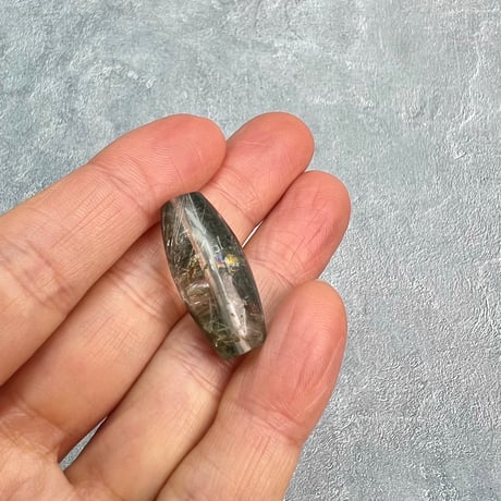 【ガネッシュヒマール産】アクチノライト&クローライトイン天然ヒマラヤ水晶 樽型ビーズ/Ganesh Himal Actinolite&Chlorite in Barrel Beads