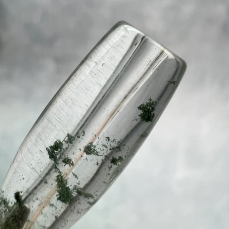【ガネッシュヒマール産】クローライトイン天然ヒマラヤ水晶 樽型ビーズ⑬/Ganesh Himal Chlorite in Himalayan Quartz barrel beads