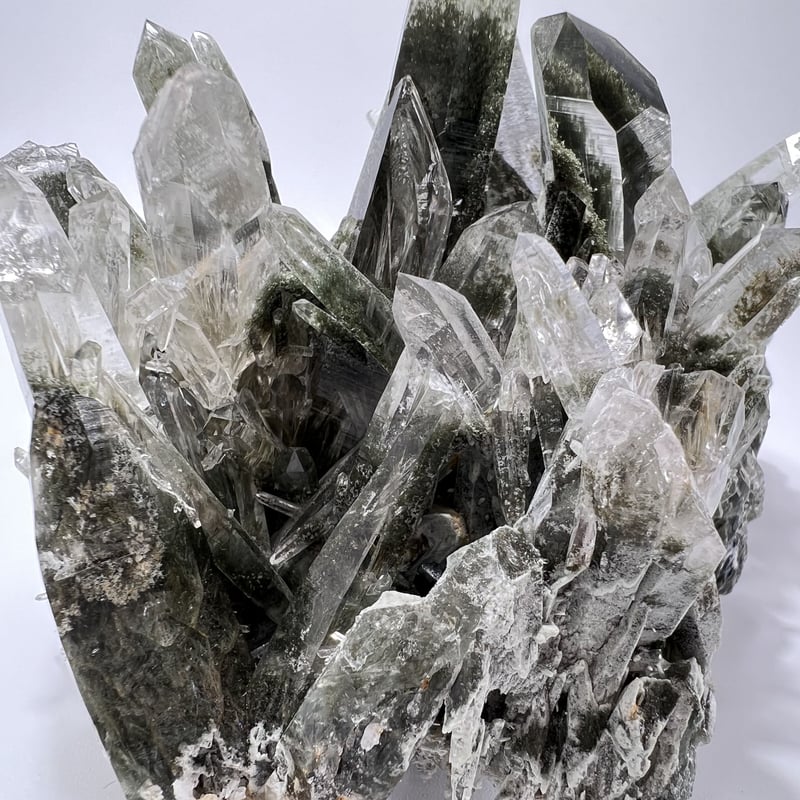 ガネーシュヒマール クォーツ 原石 アクチノライト クローライト ガネーシュヒマール クォーツ 原石 アクチノライト クローライト