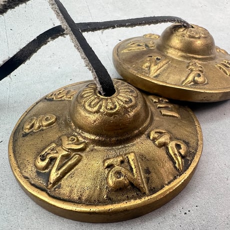 【ティンシャ】オンマニペメフム(約6.5cm)/Tingsha "Om Mani Padme Hum"