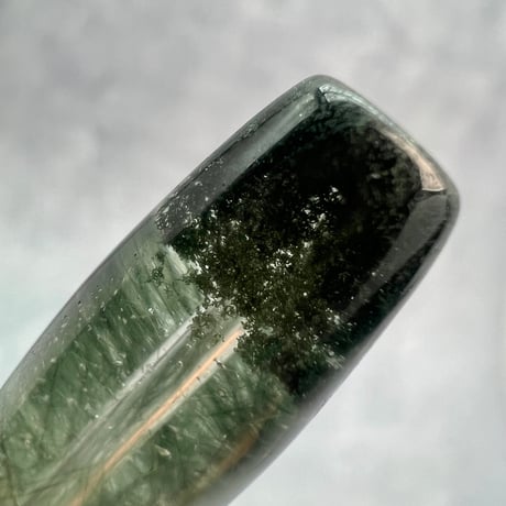 【ガネッシュヒマール産】アクチノライト&クローライトイン天然ヒマラヤ水晶 樽型ビーズ/Ganesh Himal Actinolite&Chlorite in barrel beads