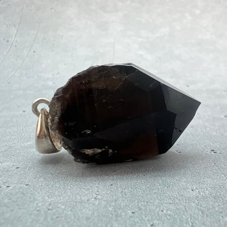 【ガウリシャンカール産】天然ヒマラヤスモーキークォーツ バチカン付きペンダントトップ/Gaurishankar HimalayanSmoky Silver925 pendant top