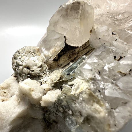 ネパール産アクアマリンイン天然ヒマラヤ水晶/Nepal Aquamarine in Himalayan Quartz Cluster