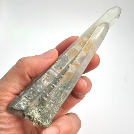 マダガスカル産クローライトインクォーツ/Madagascar Chlorite in Quartz