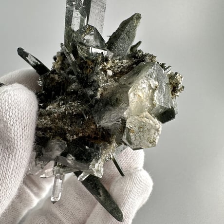 ガネッシュヒマール産クローライト&リモナイト入り天然ヒマラヤ水晶 クラスター③ Ganesh Himal  Chlorite&Limonite in Himalayan Quartz Cluster