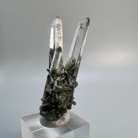 【ガネッシュヒマール産】クローライトイン天然ヒマラヤ水晶ミニクラスター/Ganesh Himal  Chlorite in Himalayan Quartz Mini Cluster