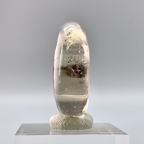 ガウリシャンカール産天然スモーキークォーツ"手磨き加工"勾玉ビーズ1⃣ Gaurishankar Himalayan Smoky  Quartz Magatama