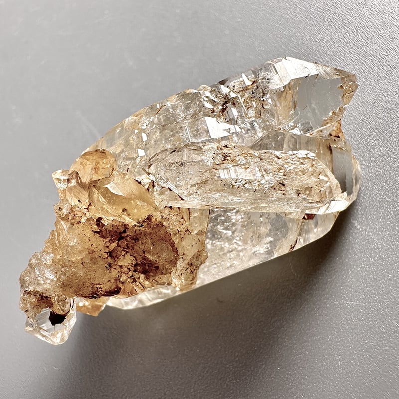 ガネッシュヒマール産リモナイトインヒマラヤ水晶 ミニポイント 