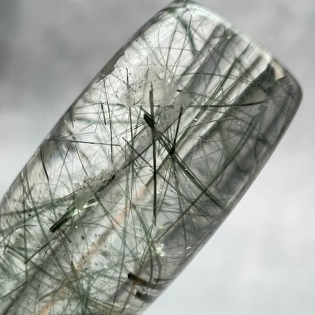 【ガネッシュヒマール産】アクチノライト&クローライトイン天然ヒマラヤ水晶 樽型ビーズ⑱/Ganesh Himal Actinolite&Chlorite in barrel beads