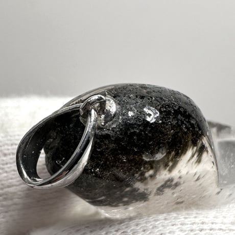 【ガネッシュヒマール産】クローライトイン天然ヒマラヤ水晶ハート型ペンダントトップ/GaneshHimal Chlorite in Himalayan Quartz Heart Pendant Top