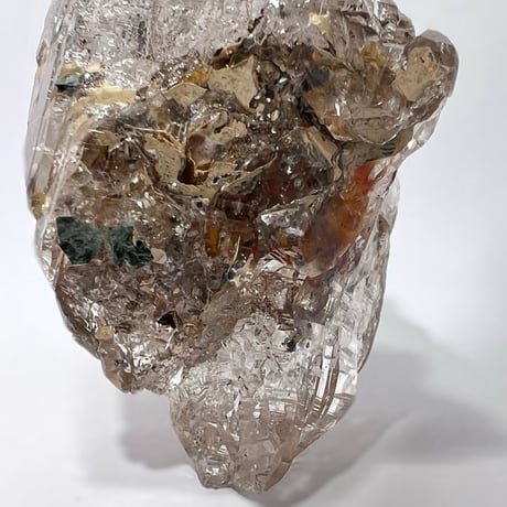 【ガネッシュヒマール産】バイオタイト&フックサイト入り天然ヒマラヤ水晶/Ganesh Himal Biotite&Fuchsite in Himalayan Quartz