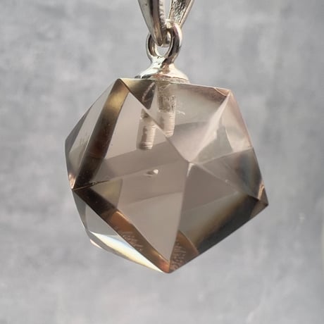 【ガウリシャンカール産】天然ヒマラヤ水晶"手磨き加工"イコサヘドロン"ペンダントトップ②/GauriShankar Himalayan Quartz "Icosahedron"Pendant Top