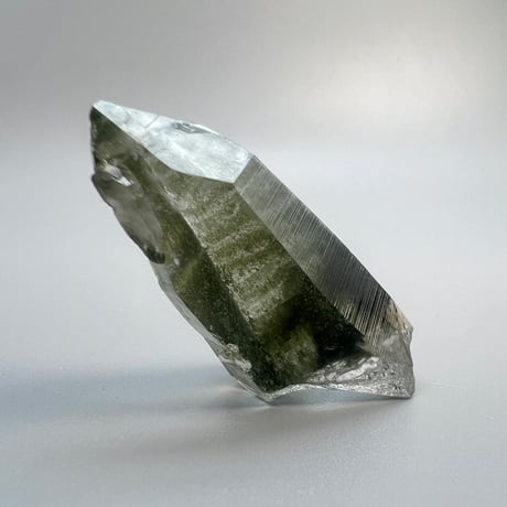 【ガネッシュヒマール産】クローライトイン天然ヒマラヤ水晶ポイント/Ganesh Himal Chlorite in Himalayan Quartz Mini Point