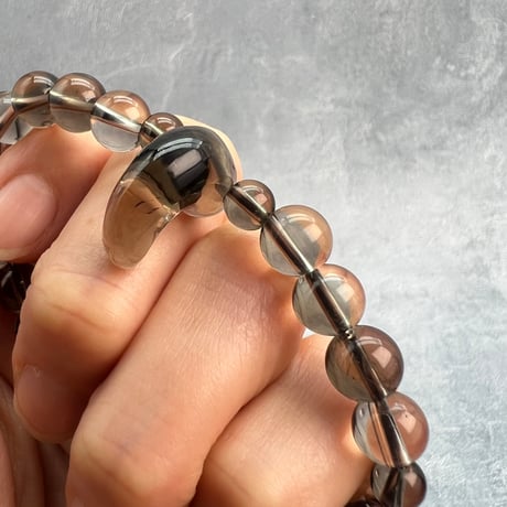 【ガウリシャンカール産】天然ヒマラヤスモーキークォーツ"勾玉"デザインブレスレット/GauriShankar Himalayan Smoky Quartz "Magatama"Bracelet