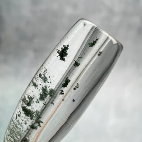 【ガネッシュヒマール産】クローライトイン天然ヒマラヤ水晶 樽型ビーズ⑬/Ganesh Himal Chlorite in Himalayan Quartz barrel beads