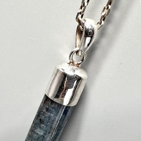 ネパール産ヒマラヤカイヤナイト "手磨き加工"ペンダントトップ 2️⃣ NEPAL Himalayan Kyanite Pendant Top
