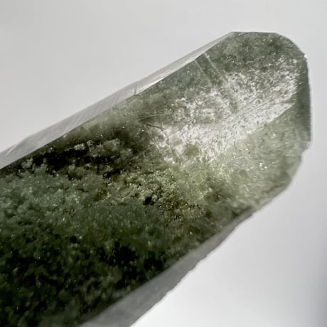 【ガネッシュヒマール産】クローライト&アクチノライトイン天然ヒマラヤ水晶ポイント④/Ganesh Himal Chlorite&Actinolite in  Himalayan Quartz