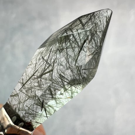 【ガネッシュヒマール産】アクチノライトイン天然ヒマラヤ水晶ペンダントトップ/Ganesh Himal Actinorite in Himalayan Quartz Pendant Top