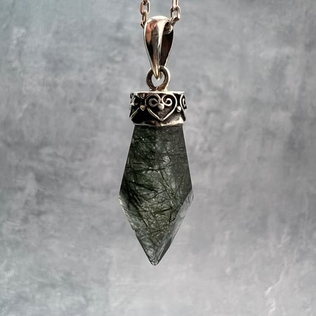 【ガネッシュヒマール産】アクチノライトイン天然ヒマラヤ水晶ペンダントトップ/Ganesh Himal Actinorite in Himalayan Quartz Pendant Top