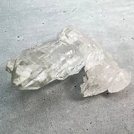 ヒマラヤ水晶 マニハール産 蝕像 カテドラル マニハール産ヒマラヤ水晶では珍しい丸玉/希少なルチル入りの70