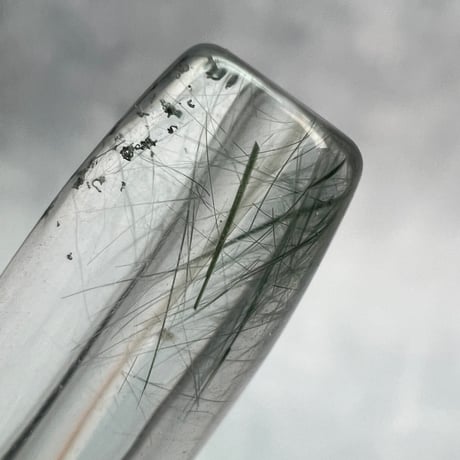 【ガネッシュヒマール産】アクチノライト&クローライトイン天然ヒマラヤ水晶 樽型ビーズ⑫/Ganesh Himal Actinolite&Chlorite in barrel beads
