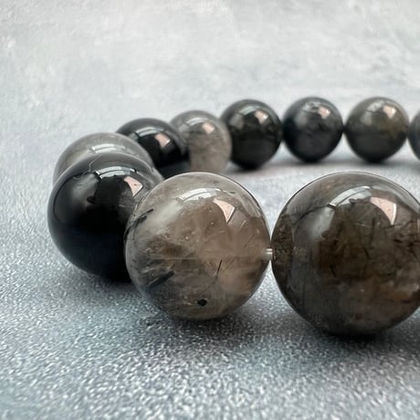 【ガネッシュヒマール産】アクチノライトイン天然ヒマラヤ水晶ブレスレット(グレーブラック系)/Ganesh Himal Actinorite in Himalayan Quartz Bracelet