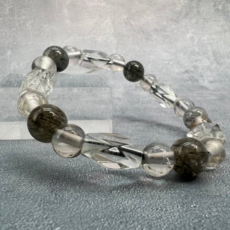 【デザインブレスレット】カイラス産×ガネッシュヒマール産ヒマラヤ水晶ビーズ/Kailash×Ganesh Himal Actinolite in Himalayan Quartz