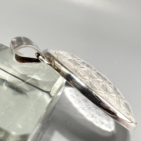【ガネッシュヒマール産】天然ヒマラヤ水晶 "手磨き加工"フラワーオブライフペンダントトップ①