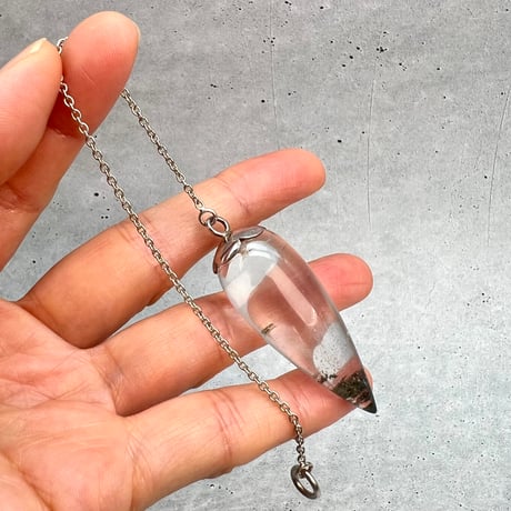 【ガネッシュヒマール産】クローライト入り天然ヒマラヤ水晶"手磨き加工"ペンデュラム④/Ganesh Himal Chlorite in Himalayan Quartz Pendulum