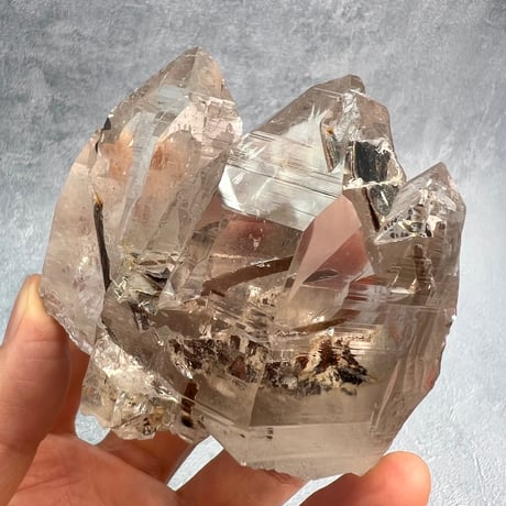 【ガネッシュヒマール産】バイオタイト&雲母入り天然ヒマラヤ水晶/Ganesh Himal Biotite & Mica in Himalayan Quartz