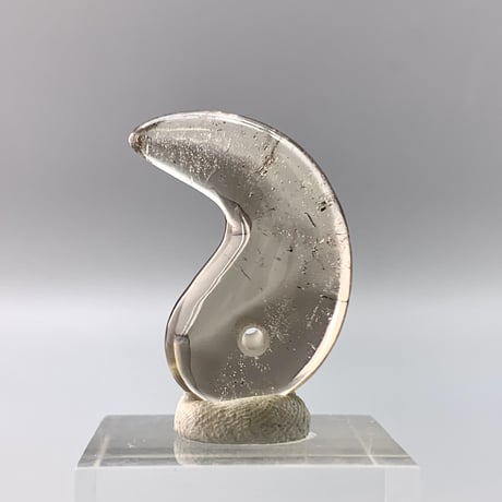 ガウリシャンカール産天然スモーキークォーツ"手磨き加工"勾玉ビーズ1⃣ Gaurishankar Himalayan Smoky  Quartz Magatama